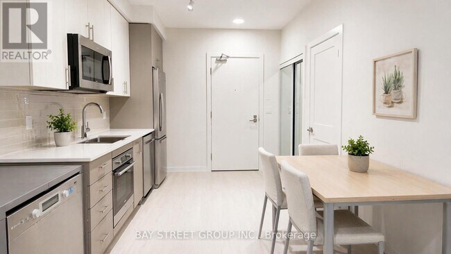 Photo - 415 Main St W Unit 708