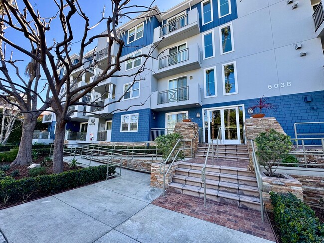 LUXURY CONDO IN THE HEART OF NEW HOLLYWOOD! - LUXURY CONDO IN THE HEART OF NEW HOLLYWOOD!