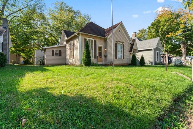 Photo - Charming 1 Bedroom near Noblesville High School and Downtown.