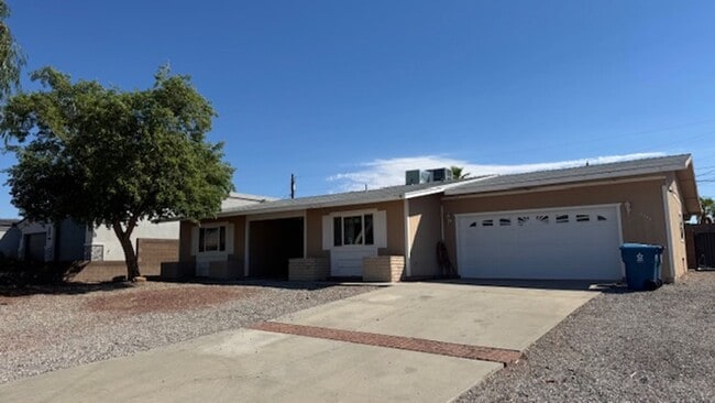 Building Photo - LONG TERM! 3 Bedroom 2.5 Bath Pool Home!