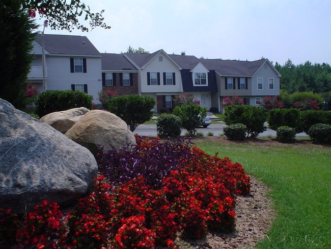 Photo - Laurel Bluff Apartments and Townhomes