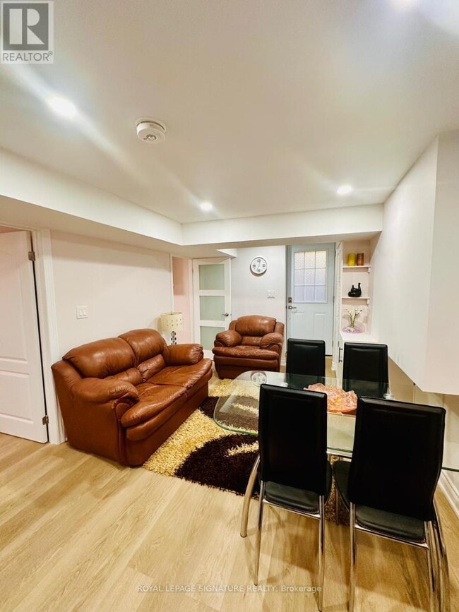 Photo - 206 Bellamy Rd N