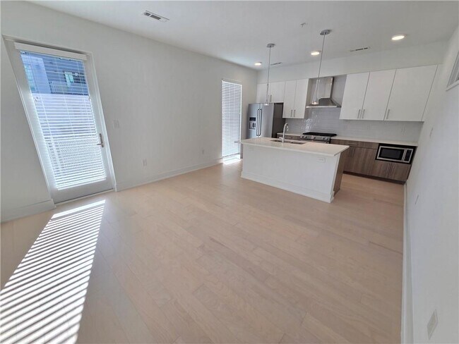 Photo - 775 Juniper St NE Unit 334