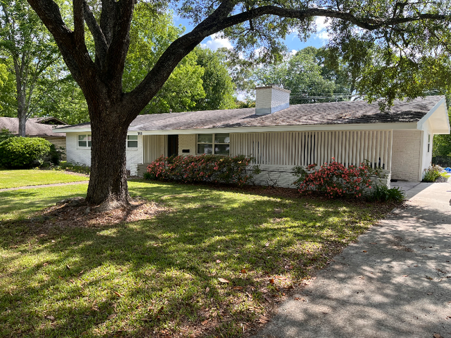 Photo - 754 Westbrook Dr House