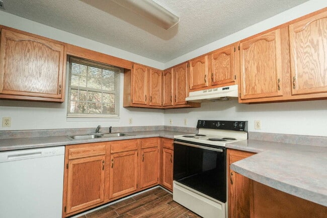 Building Photo - Beautifully Updated 2 Bedroom, 1 Bath Town... Rental