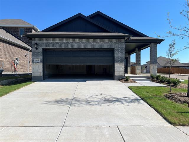 Photo - 613 Russell Dr