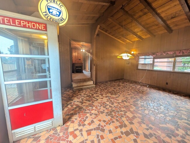 Photo - Charming Raindrop Hill Farmhouse on Gibson Lane - All Utilities Included