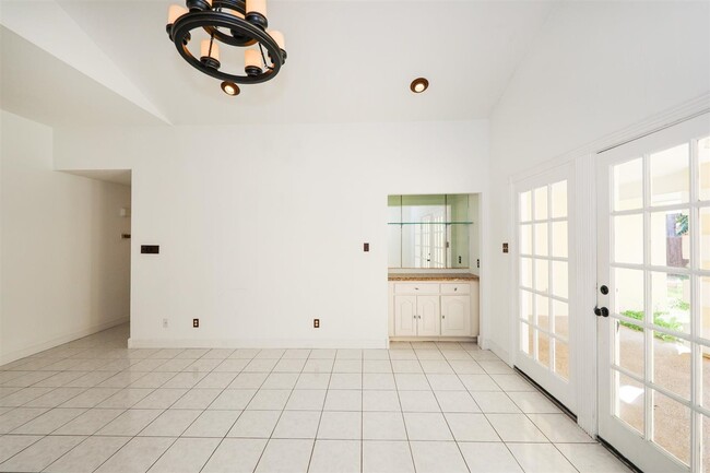 Photo - 1014 King Ln