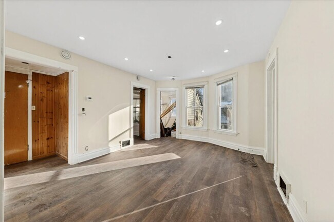 Photo - 2144 W Montrose Ave Unidad 2