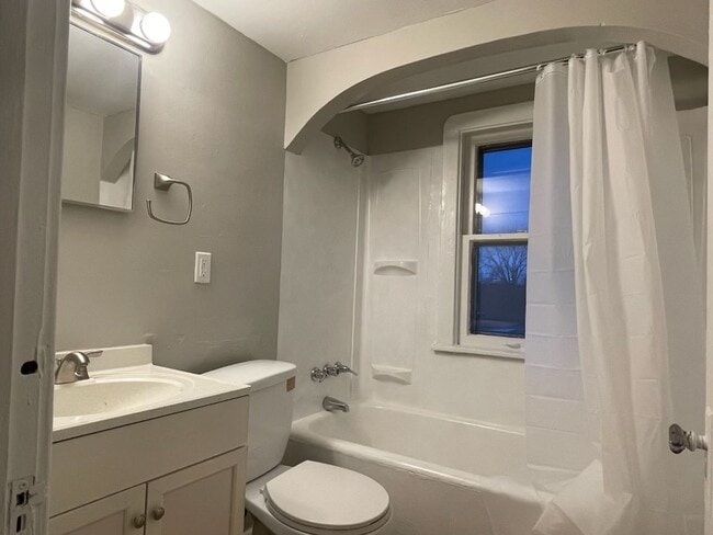 Photo - 1462 E 175th St Unidad THREE