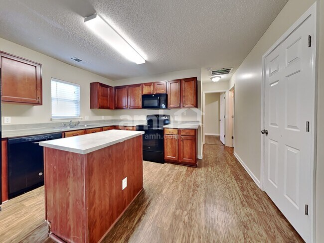 Photo - 418 Dovetail Cir