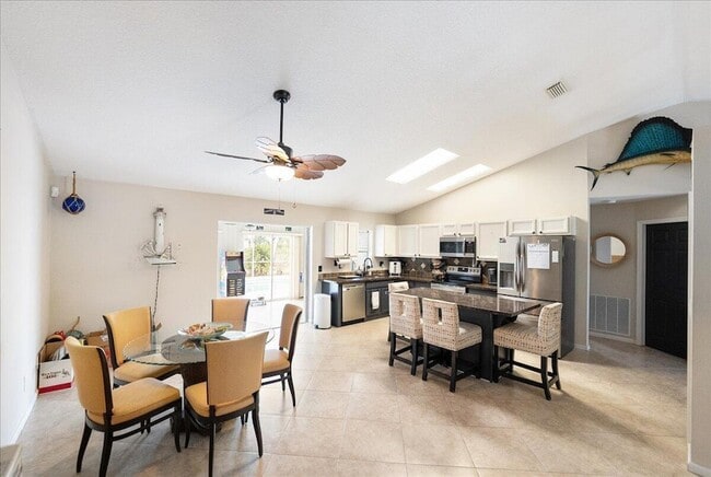 Photo - 279 SW Glenwood Dr