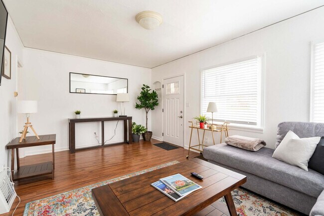 Photo - 825 SE 49th Ave Unit ID1309887P