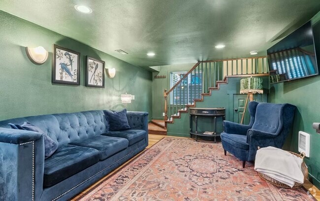 Building Photo - 4427 SE Ramona St Unit Lower Rental
