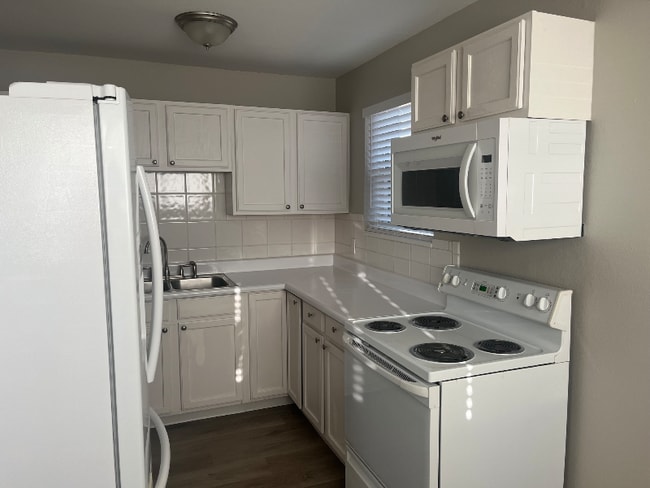 Photo - 210 S Brentwood St Apartment