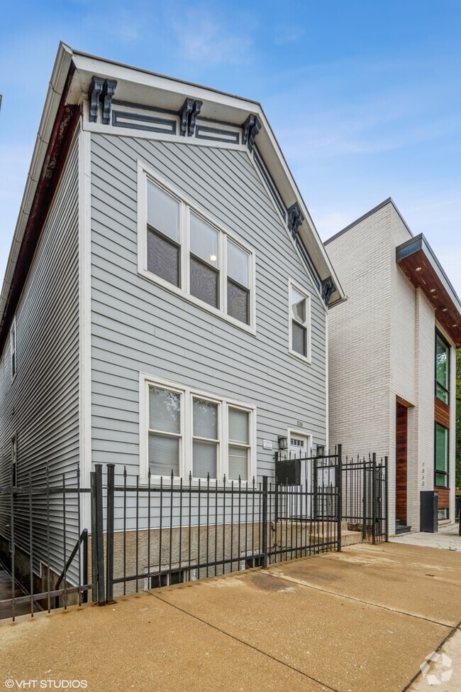 Building Photo - 1700 S Jefferson St Unit 2R Rental
