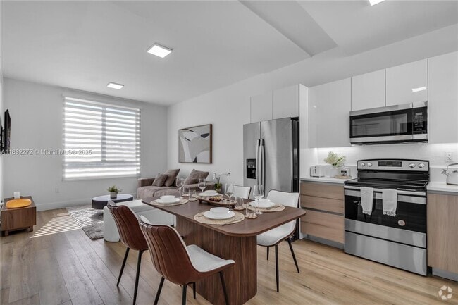 Building Photo - 1552 NW 2nd St Unit 110 Rental