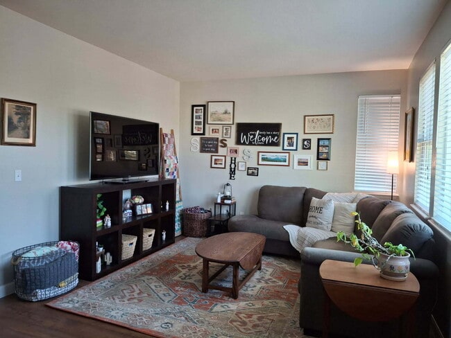 Photo - Beautiful Aurora Home - 4 Bedroom, 3 Bathrooms in Excellent Condition!