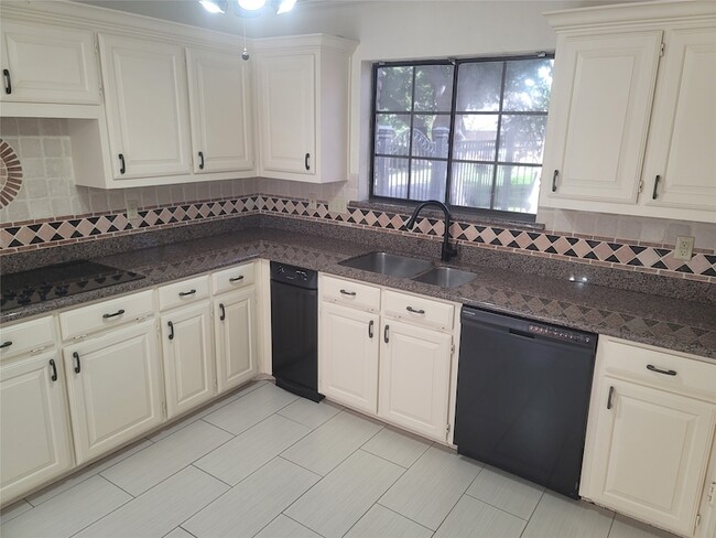 Photo - 5719 Encore Dr