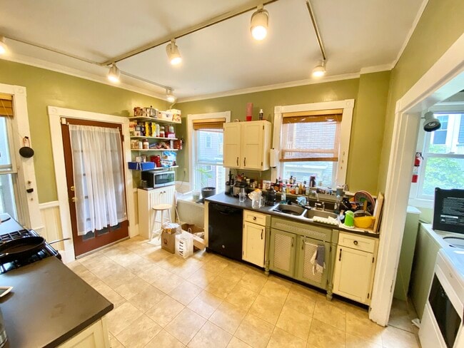 Photo - 12 Oswald St Unit 2