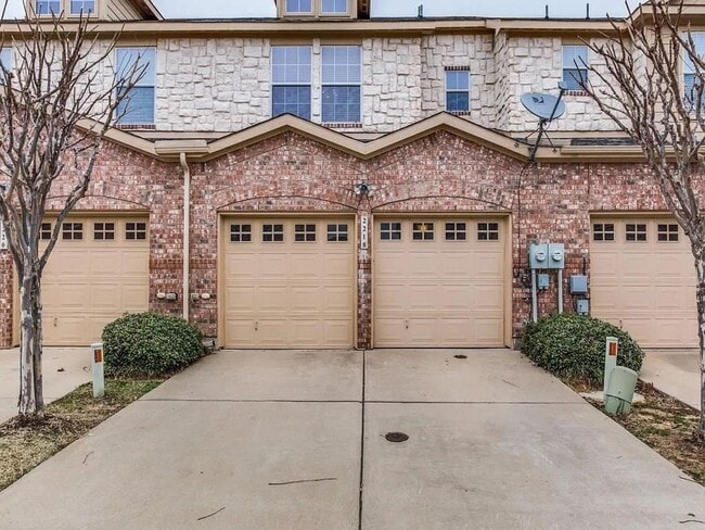 Photo - 2218 Central Park Ln