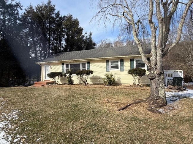 Building Photo - 970 Long Cres Dr