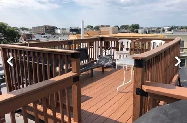 Building Photo - 143 W 8th St Unit 3