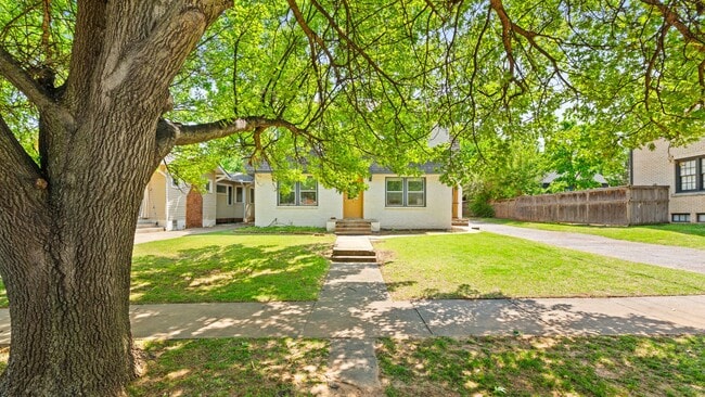 Photo - 318 NW 27th St Unit 318 NW 27TH ST  1