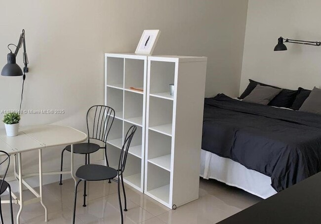 Building Photo - 6410 NW 105th Pl Unit Studio Rental
