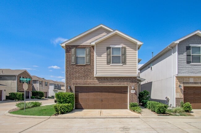 10214 Pinewood Fox Dr