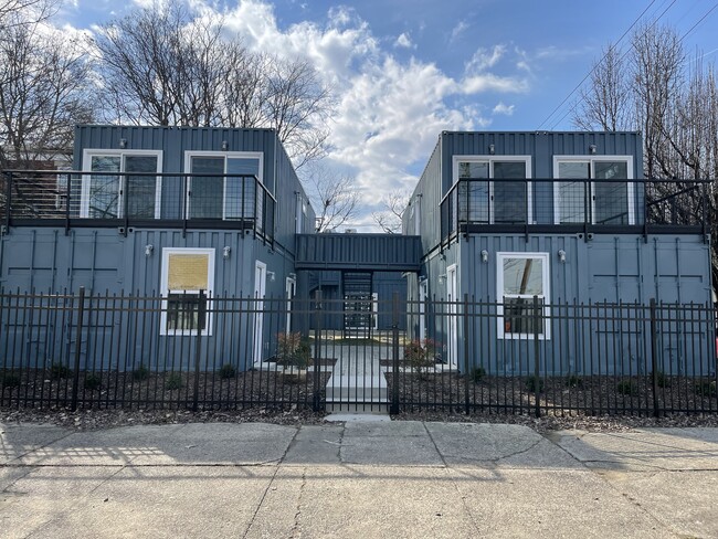 Photo - 1000 E Jefferson St Apartments