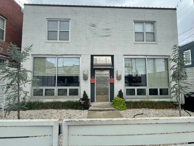 Photo - 814 E 3rd St Unit B