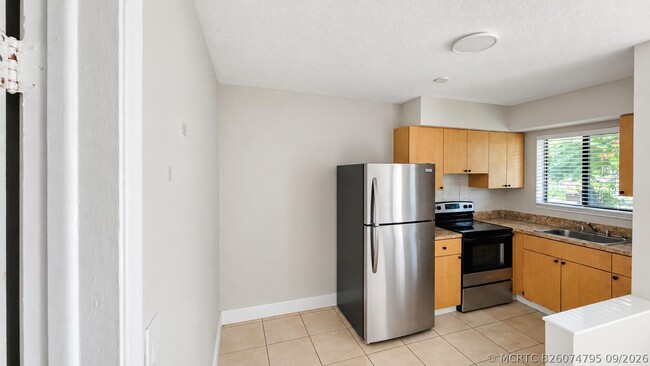 Building Photo - 435 NW 41st St Unit 2