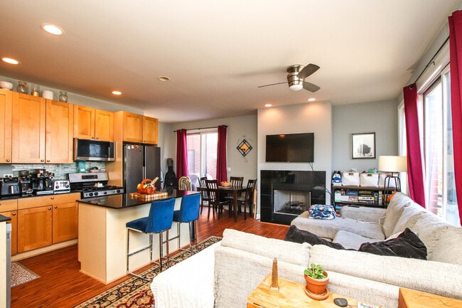 Photo - 838 N Racine Ave Unit 302