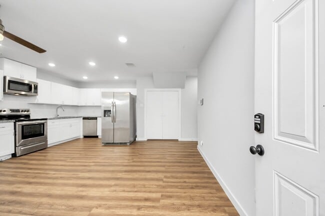 Photo - 6617 Bacher St