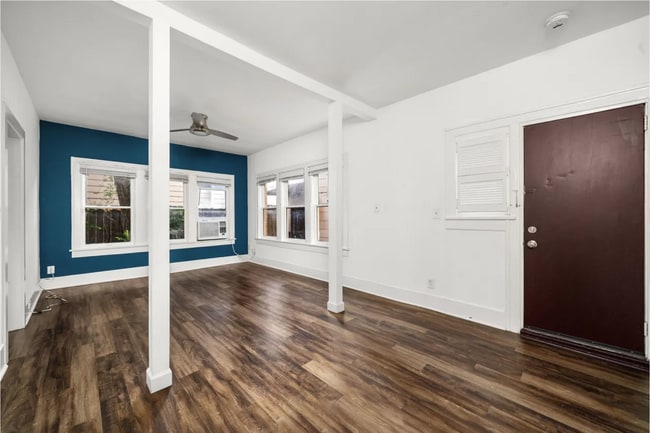Living Room 2 - 4407 Stanford St Unit Montrose Classic