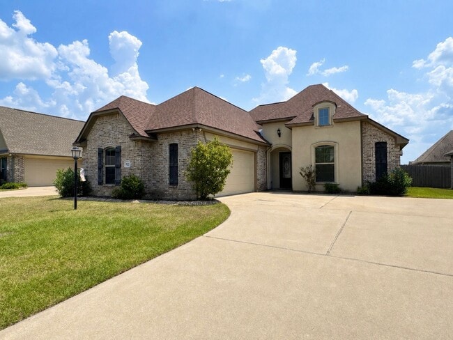 Building Photo - 922 Antler Dr