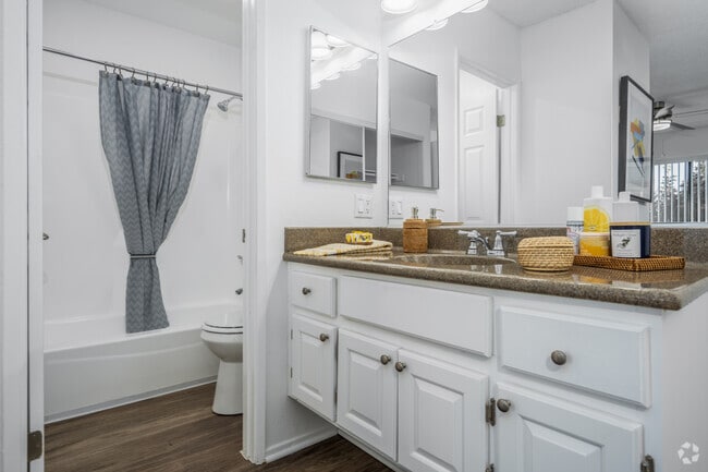 Plan G 2BR, 2BA - 971SF - Bathroom