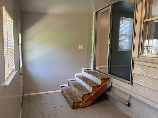 Photo - 3 bed 2 bath -Edmond (Danforth and Blvd)