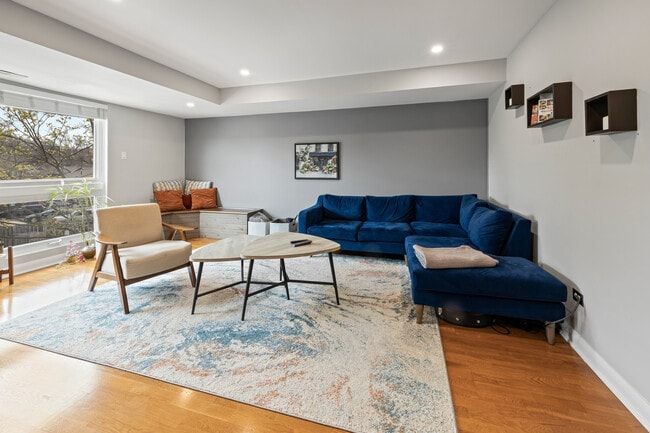 Photo - 1644 N Mohawk St