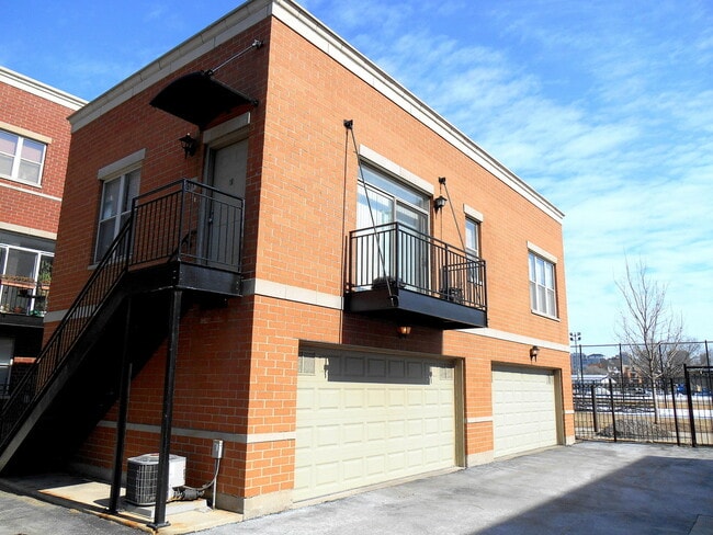 Building Photo - 1311 N Burling St Unit 1