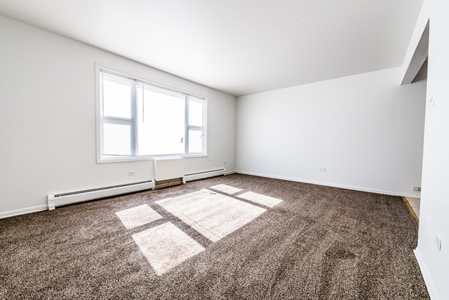 Photo - 2225 E 87th St