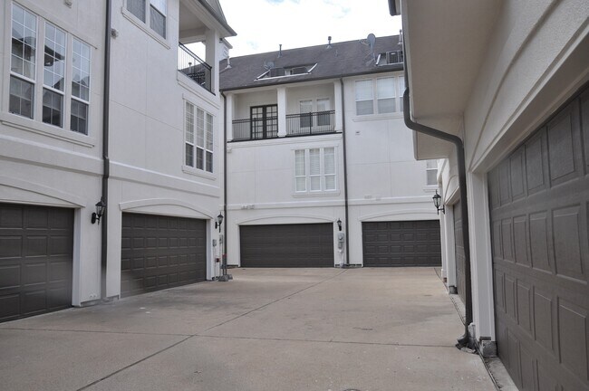 Photo - 5922 Burgoyne Dr.