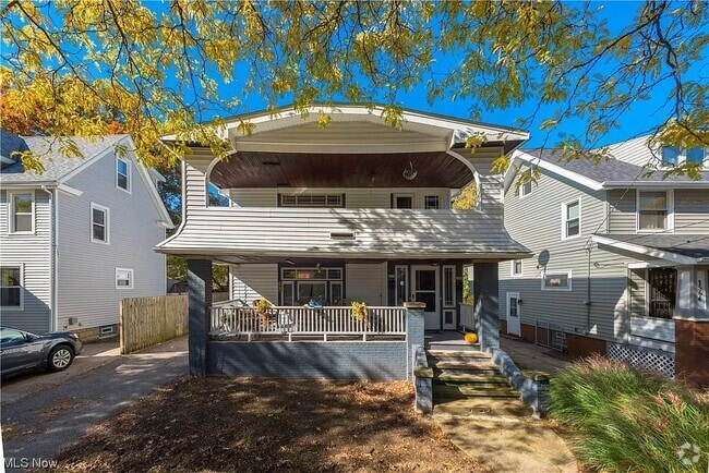 Building Photo - 1568 Larchmont Ave Rental