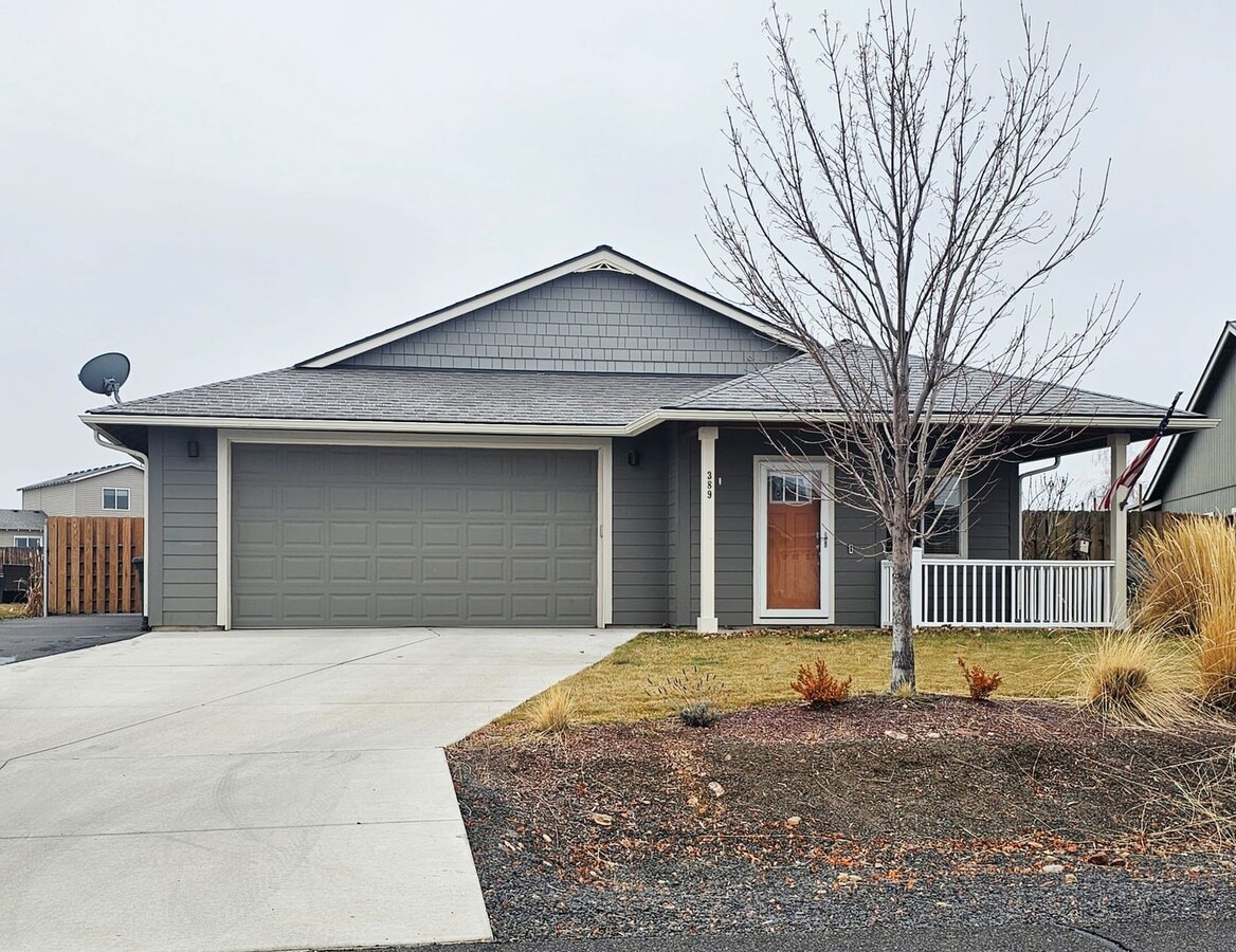 Neighborhood home with Shop - Neighborhood home with Shop