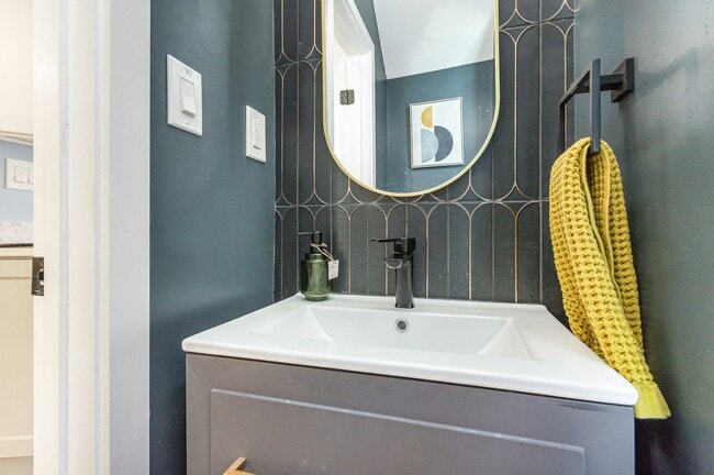 Photo - 1610 Rosedale St NE