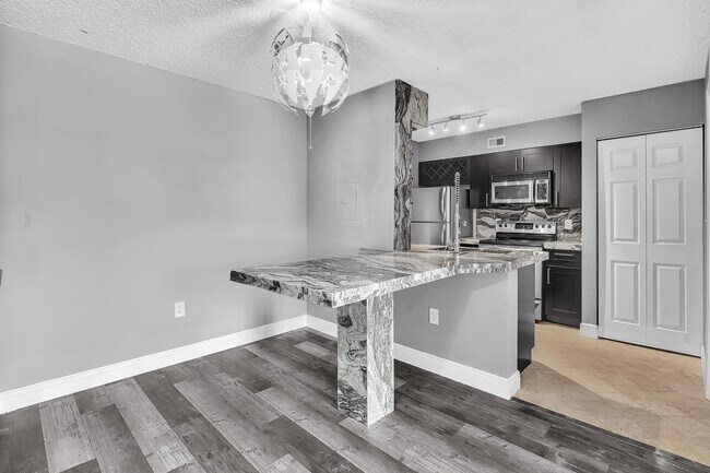 Photo - 2820 N Oakland Forest Dr