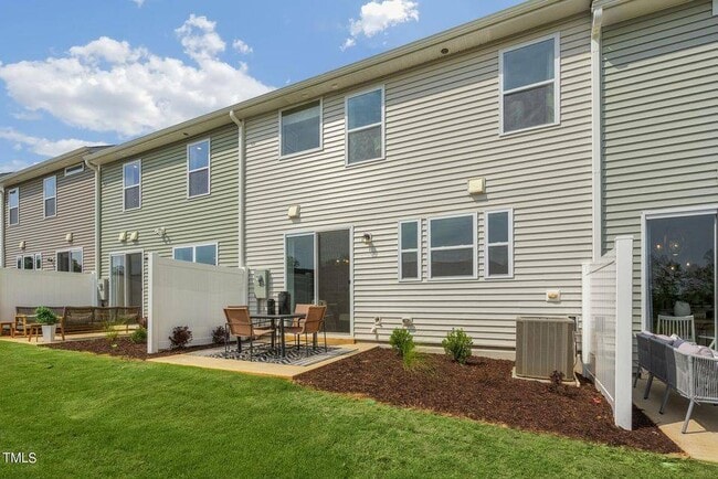 Photo - 139 Siebold St