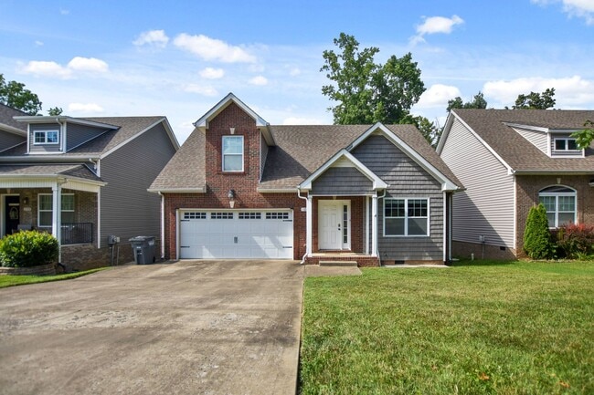 Building Photo - Pet Friendly Three Bedroom! Rental