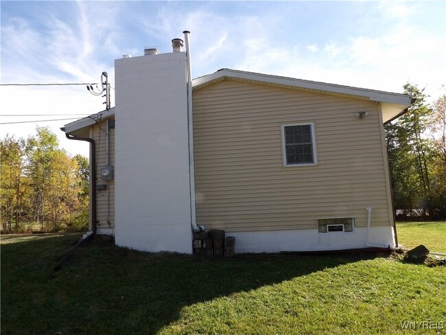 Photo - 10332 Transit Rd